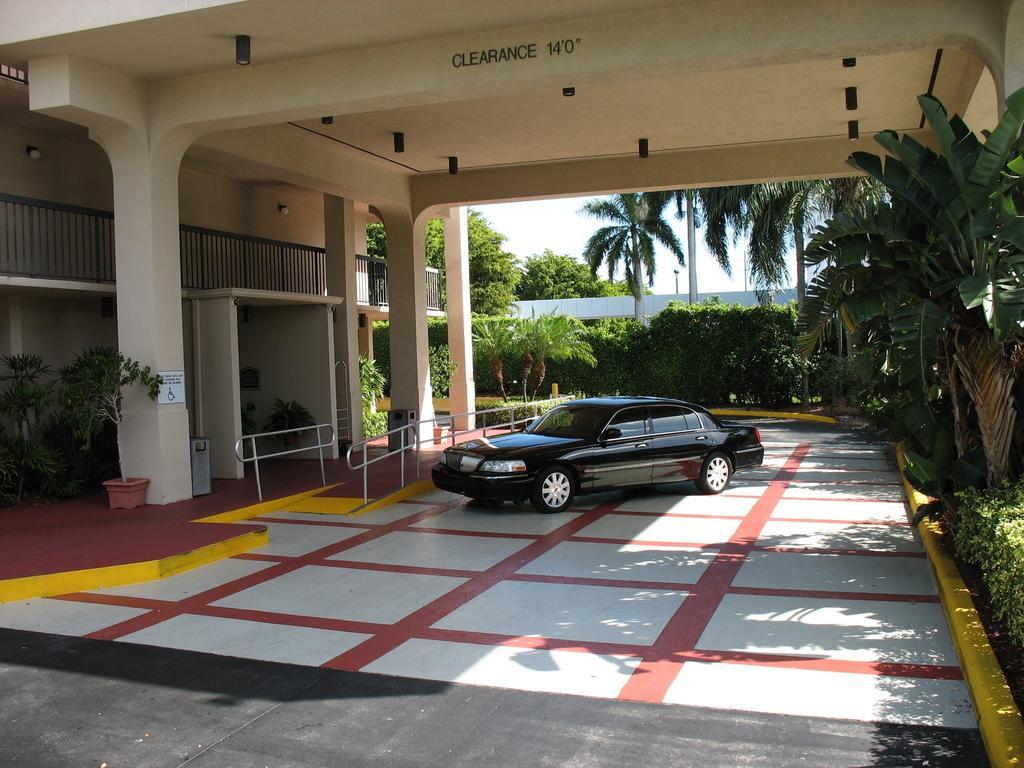 Quality Inn Palm Beach International Airport West Palm Beach Eksteriør billede