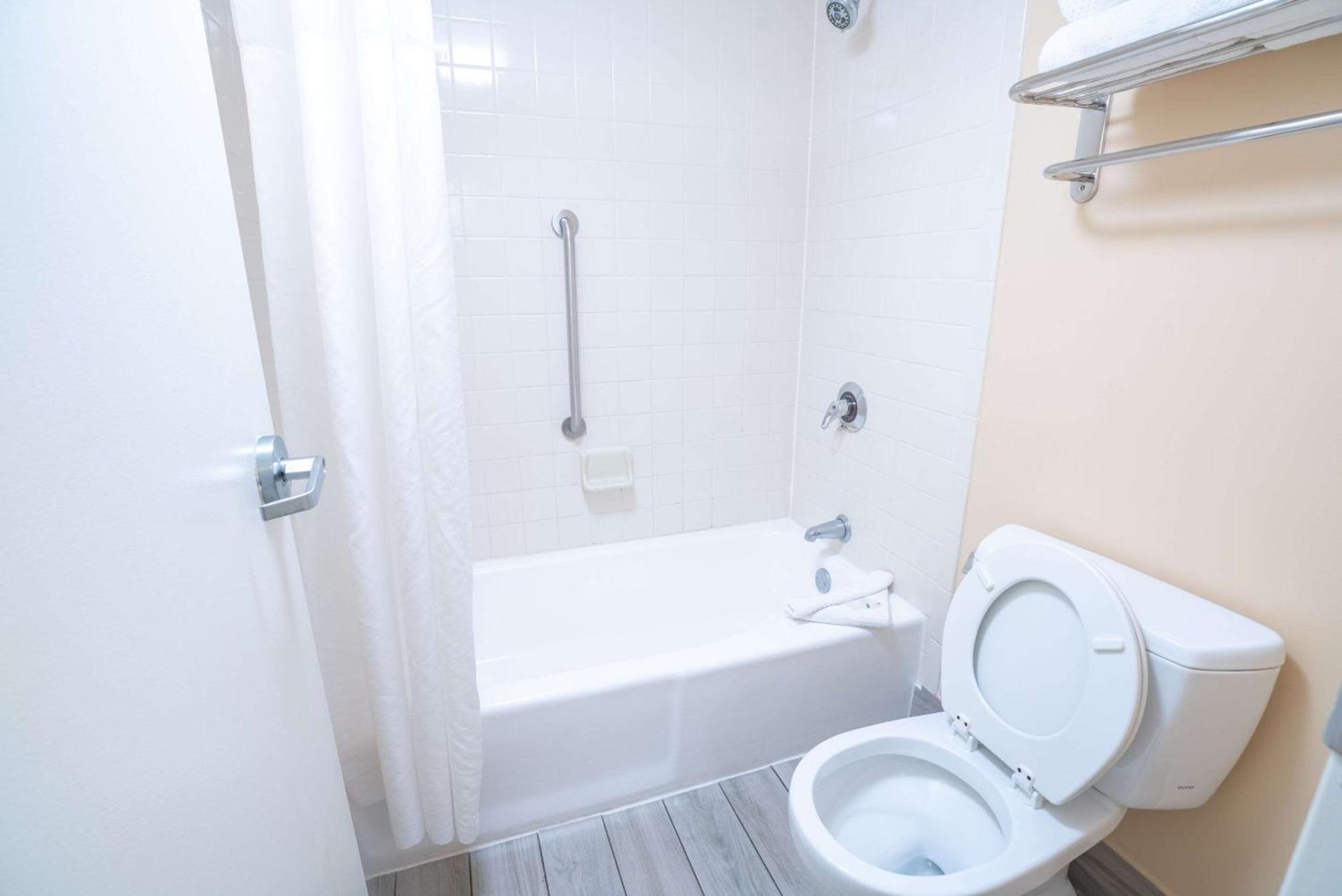 Quality Inn Palm Beach International Airport West Palm Beach Eksteriør billede